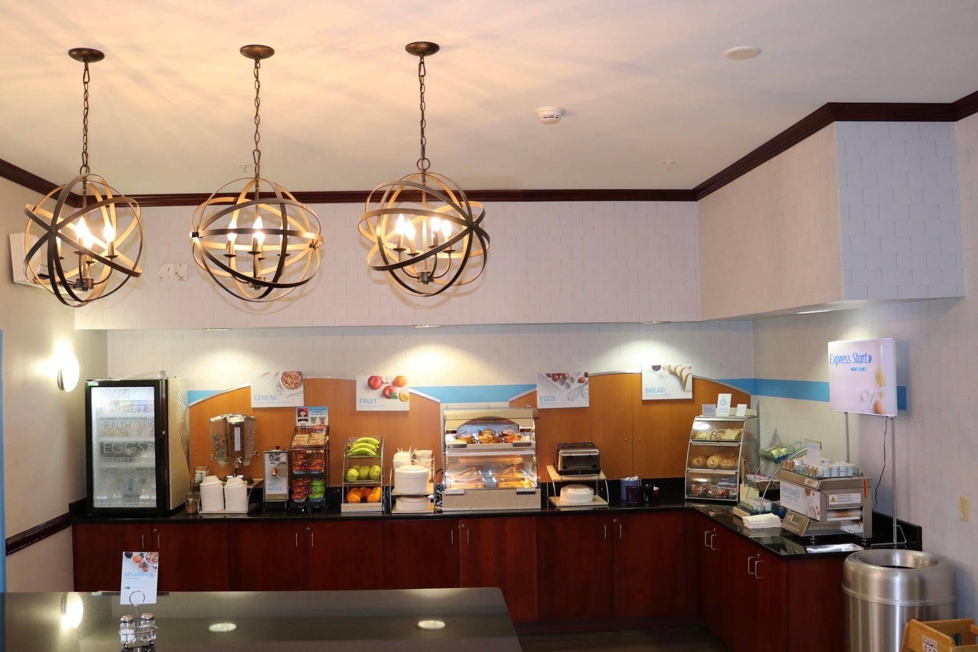 Holiday Inn Express And Suites Allentown West By Ihg Εξωτερικό φωτογραφία